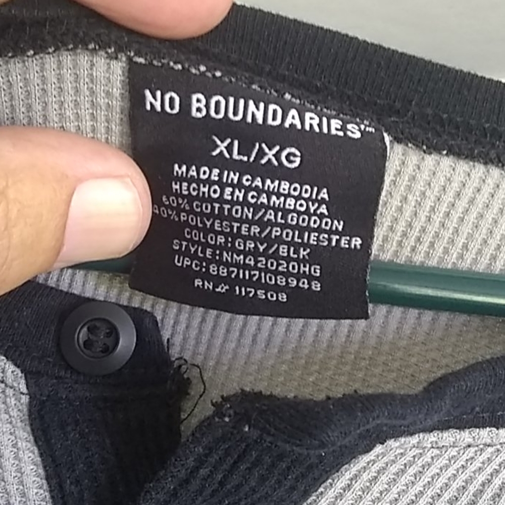 Henley 4 button pullover - Picture 3 of 5